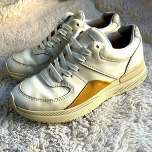 Everlane The Trainer Off-White and mustard Sneakers - Size 7